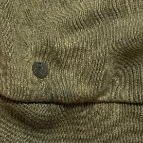 Zella ~ green crewneck pullover ~ size Small ~ front detail - Picture 4 of 7